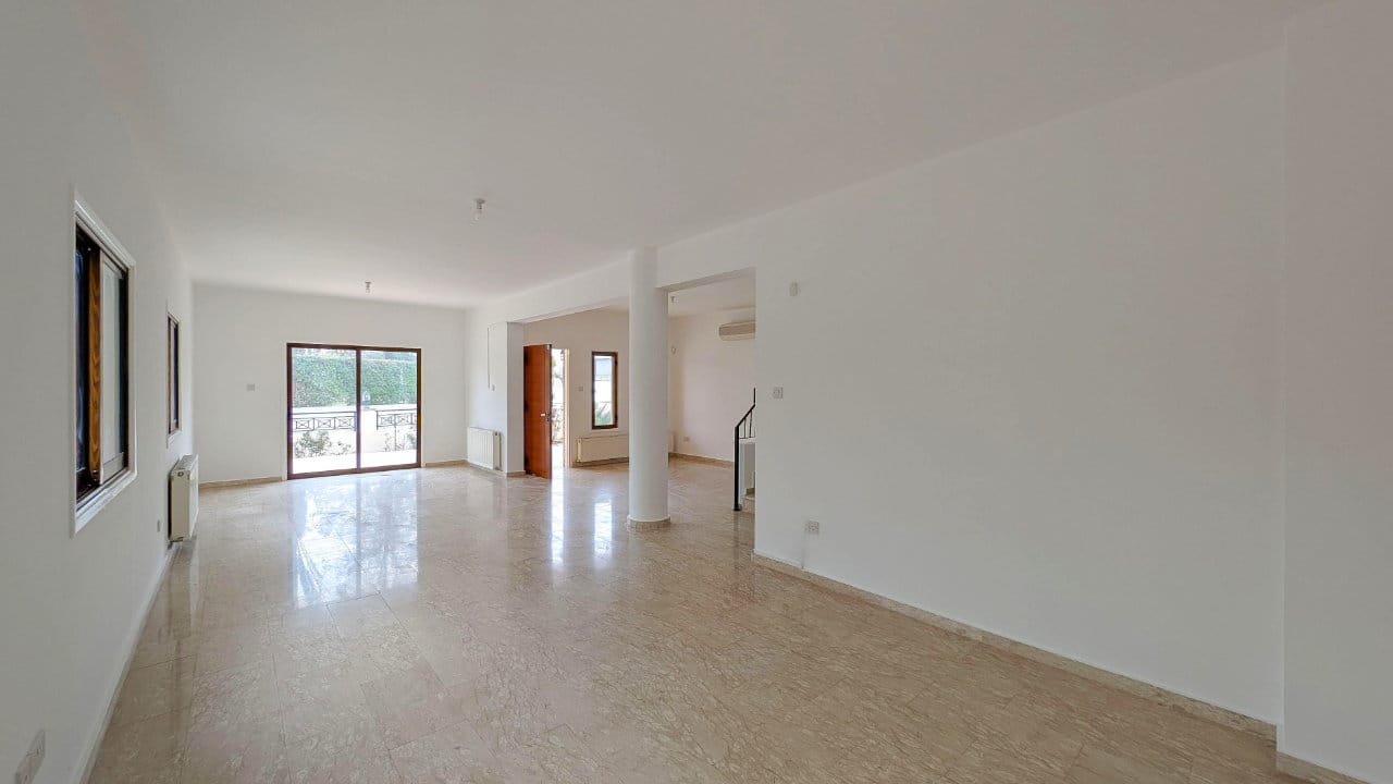1465-6 Spacious 4 Bedroom House