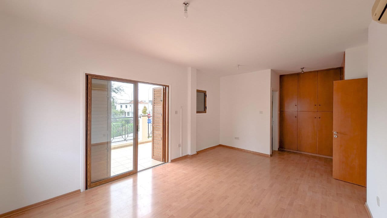 1465-9 Spacious 4 Bedroom House