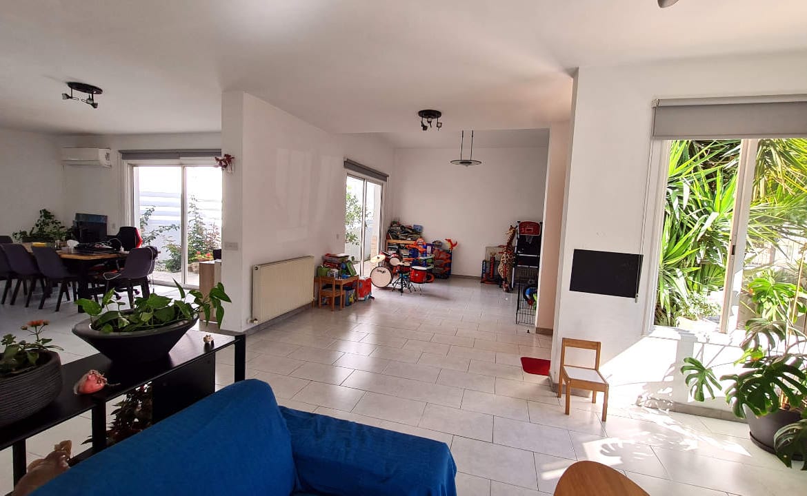 Spacious Detached 3 Bedroom House