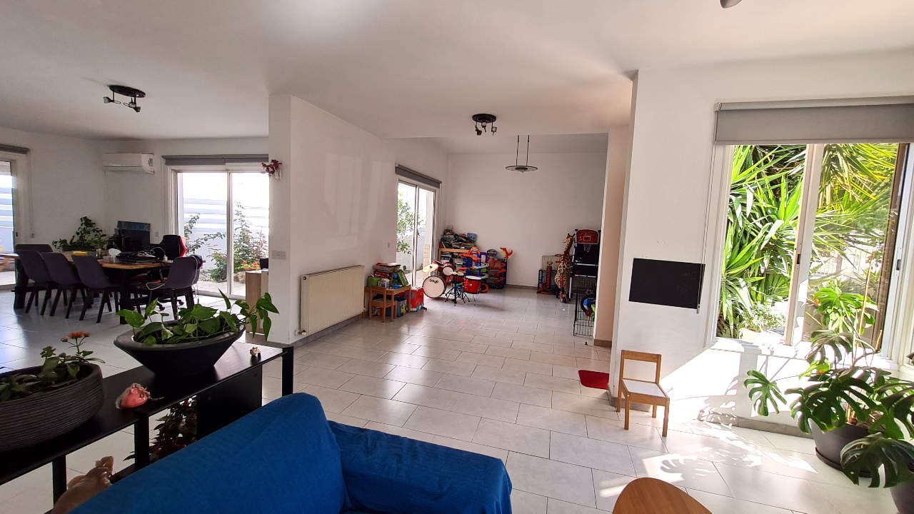 Spacious Detached 3 Bedroom House
