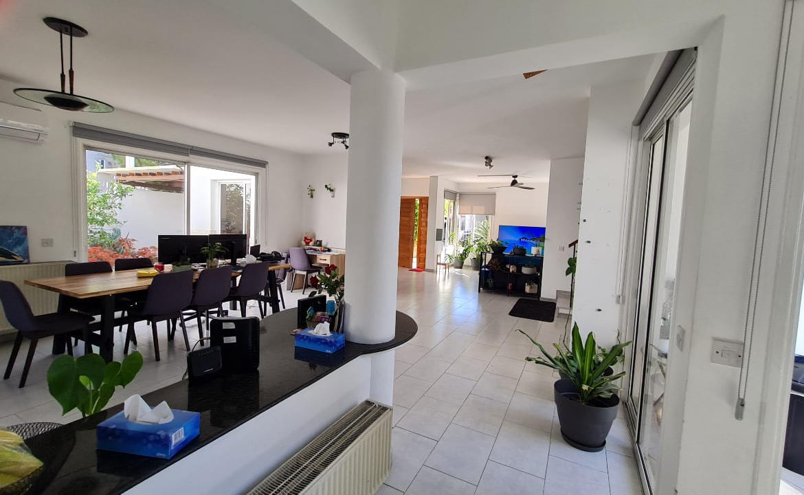 Spacious Detached 3 Bedroom House