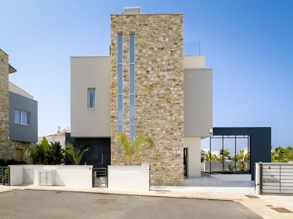 Contemporary 4 Bedroom Villa