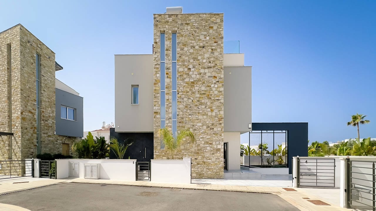 Contemporary 4 Bedroom Villa