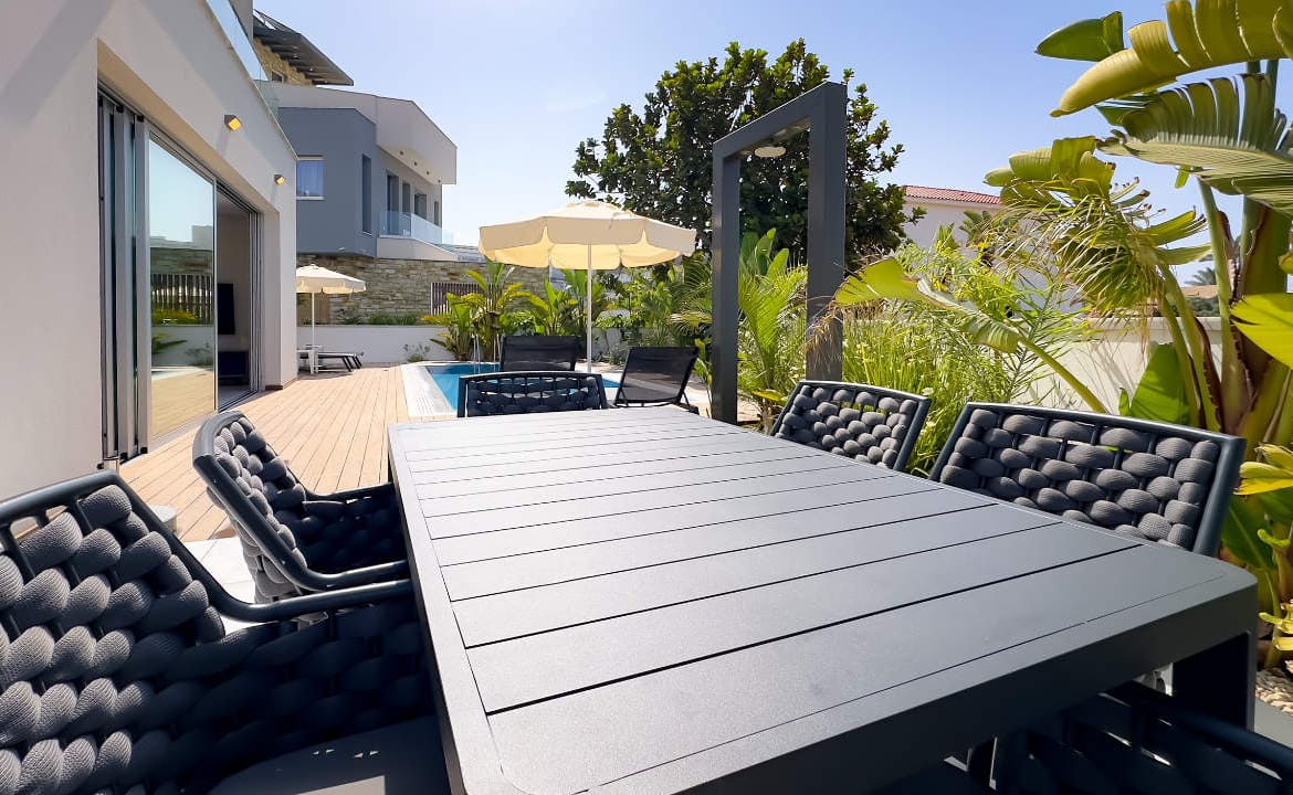 Contemporary 4 Bedroom Villa
