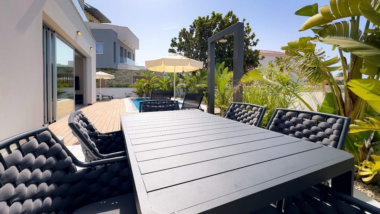 Contemporary 4 Bedroom Villa