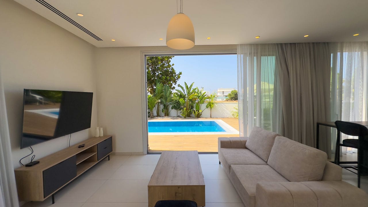 Contemporary 4 Bedroom Villa