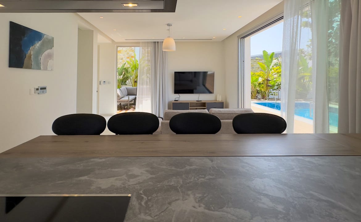Contemporary 4 Bedroom Villa