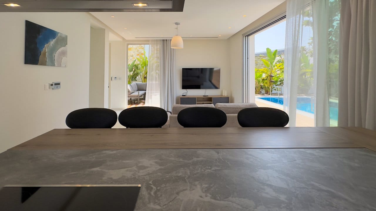 Contemporary 4 Bedroom Villa