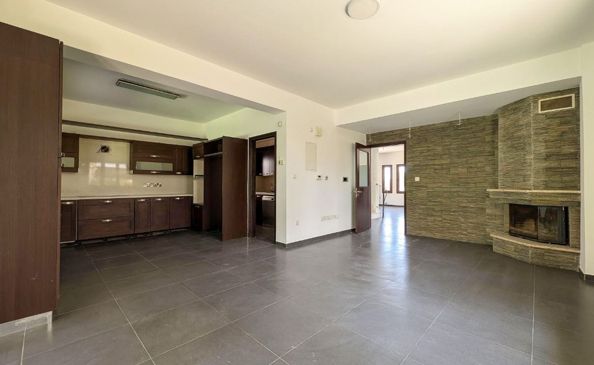 4 Bedroom Detached House, Lakatamia