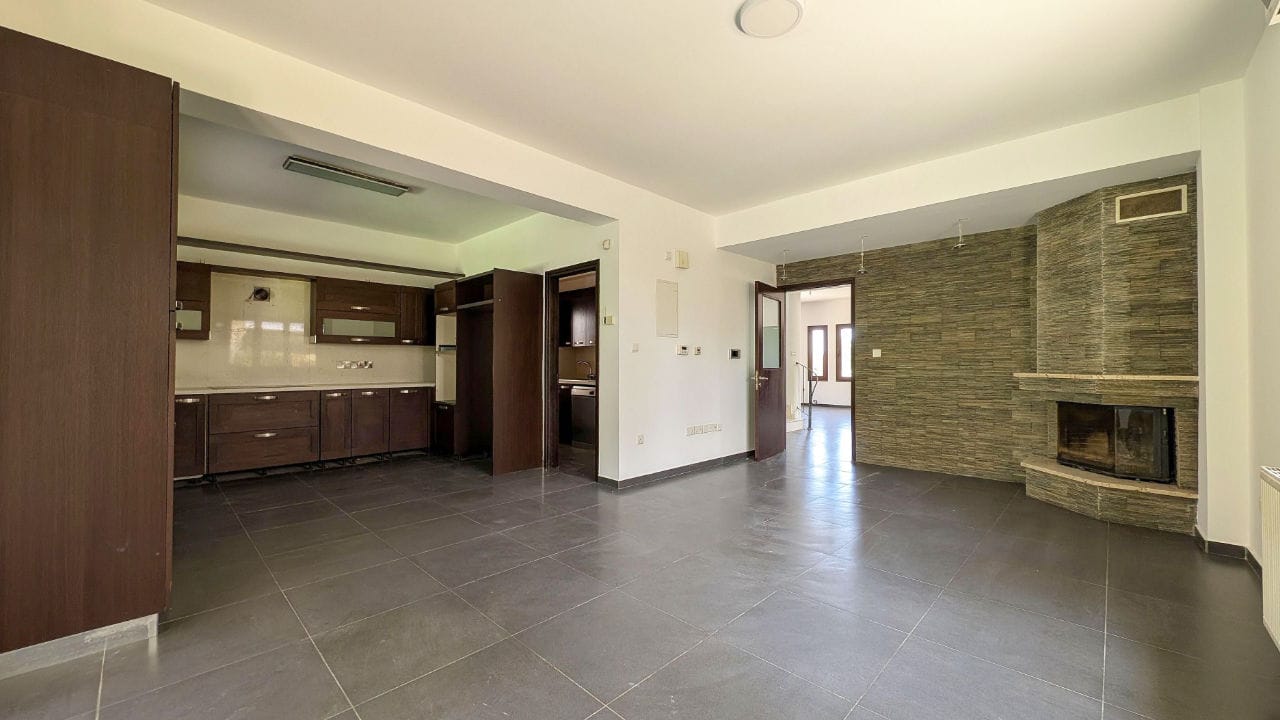 4 Bedroom Detached House, Lakatamia