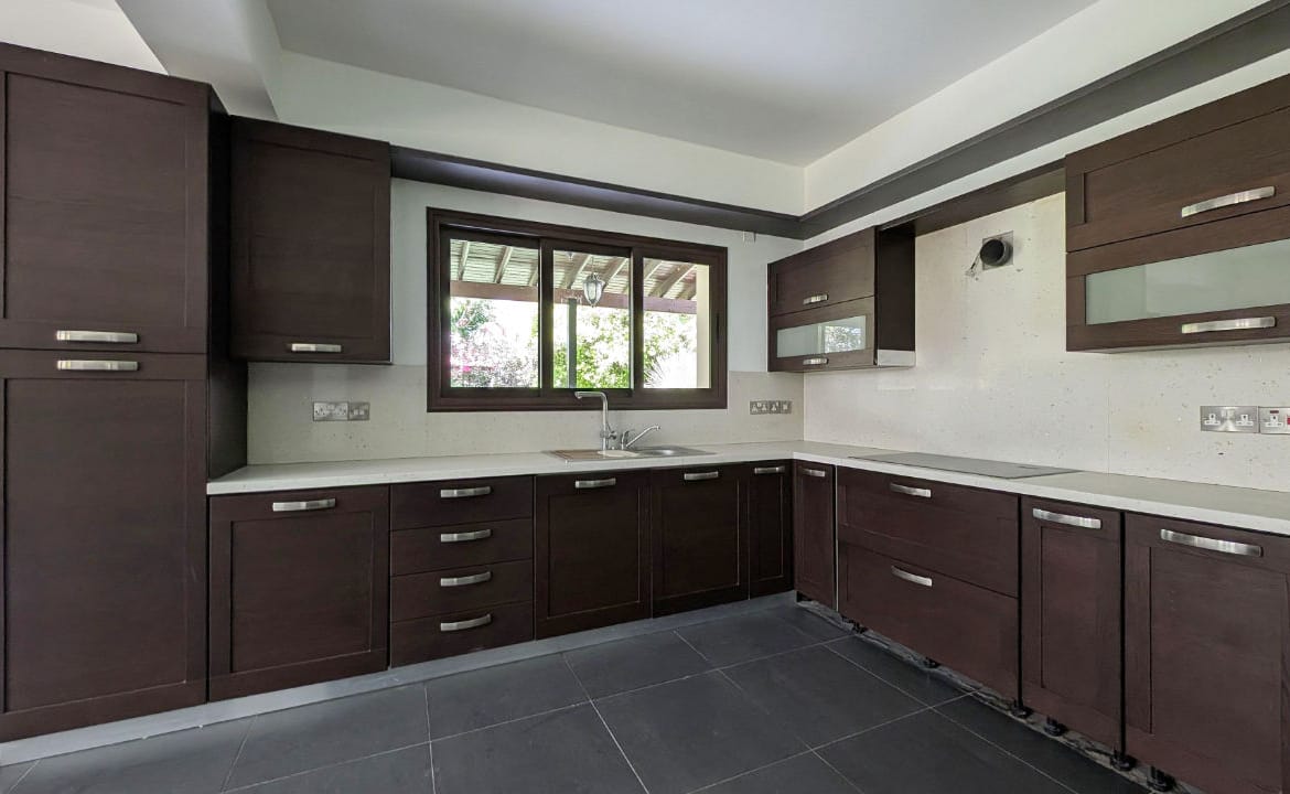 4 Bedroom Detached House, Lakatamia