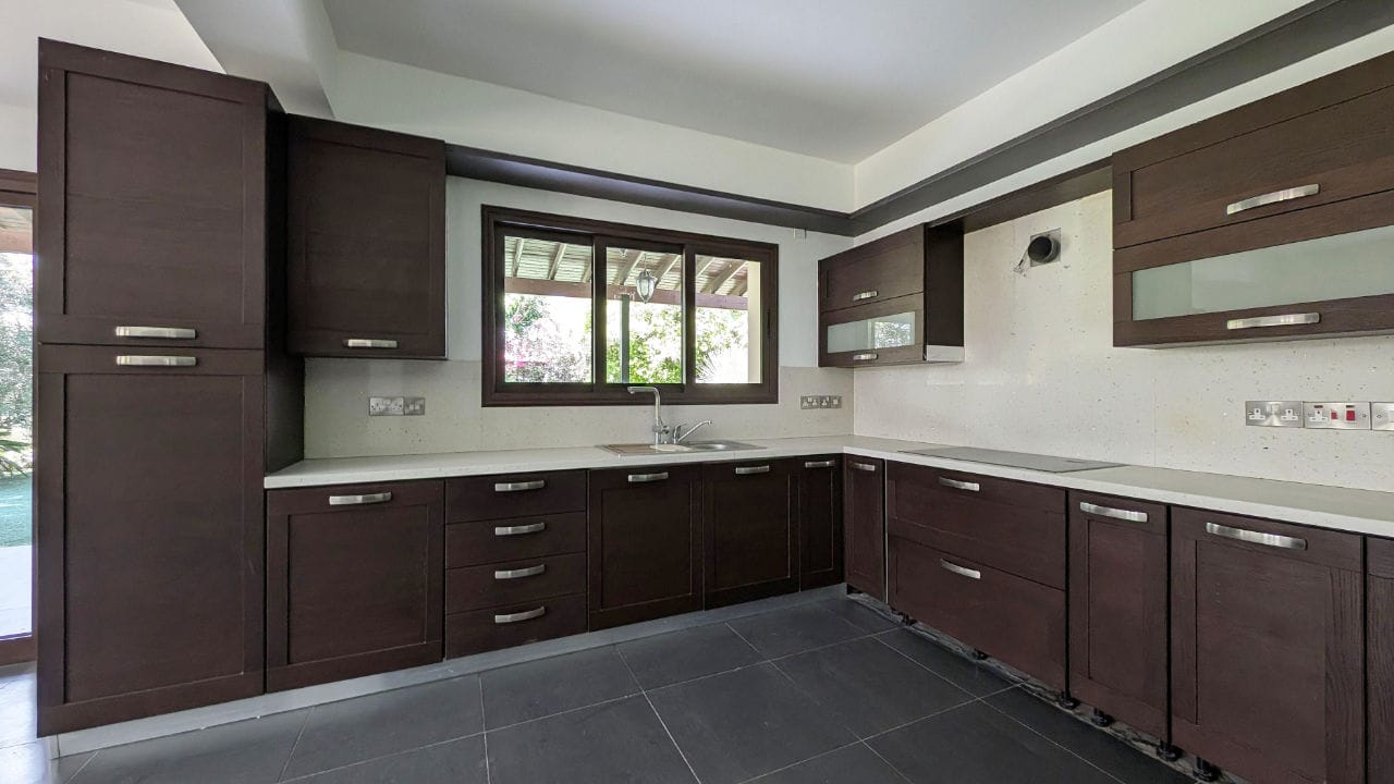4 Bedroom Detached House, Lakatamia