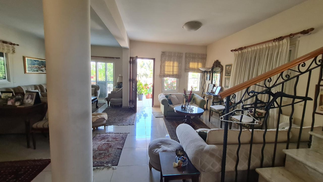 1502-13 Spacious 4 Bedroom Detached House
