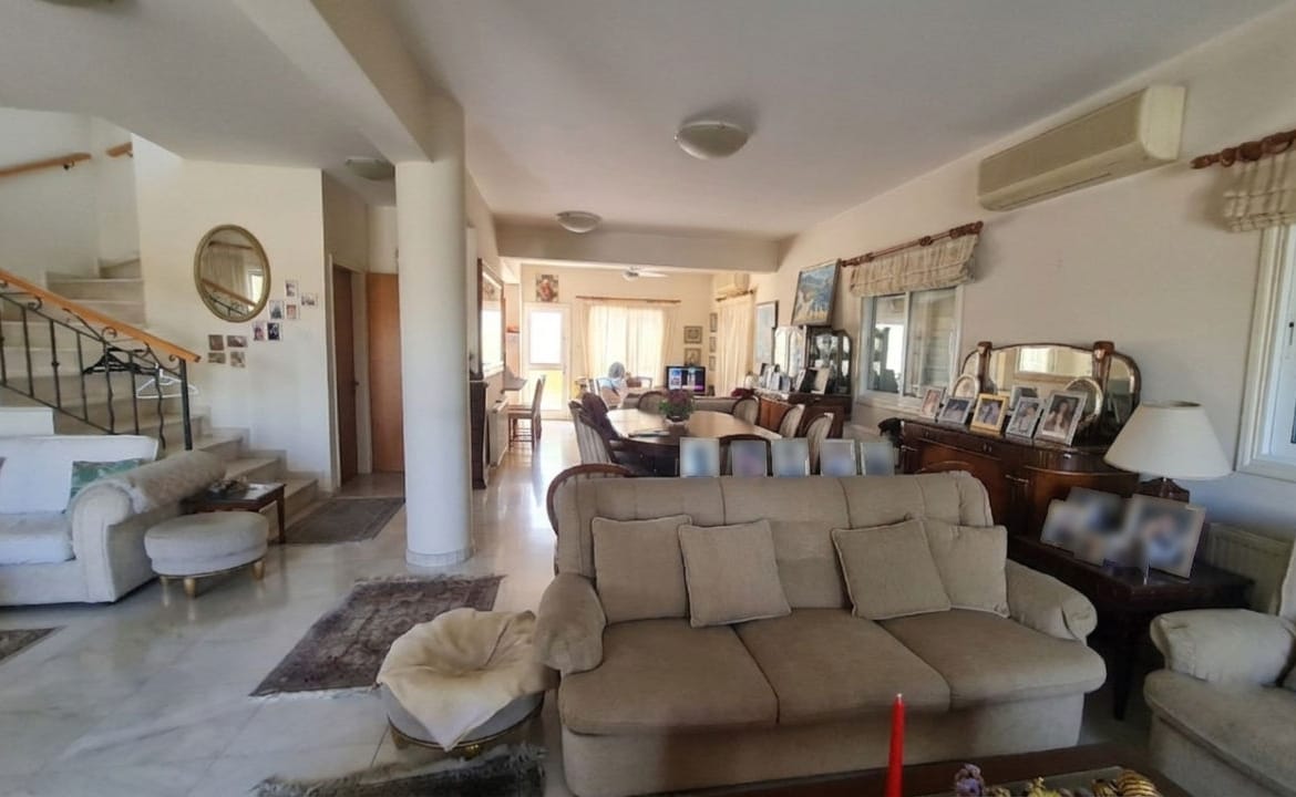 Spacious 4 Bedroom Detached House