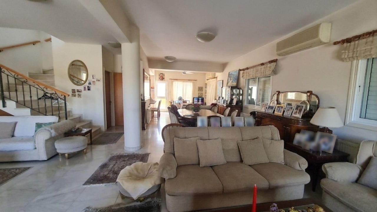 1502-17 Spacious 4 Bedroom Detached House