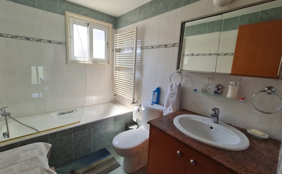 Spacious 4 Bedroom Detached House