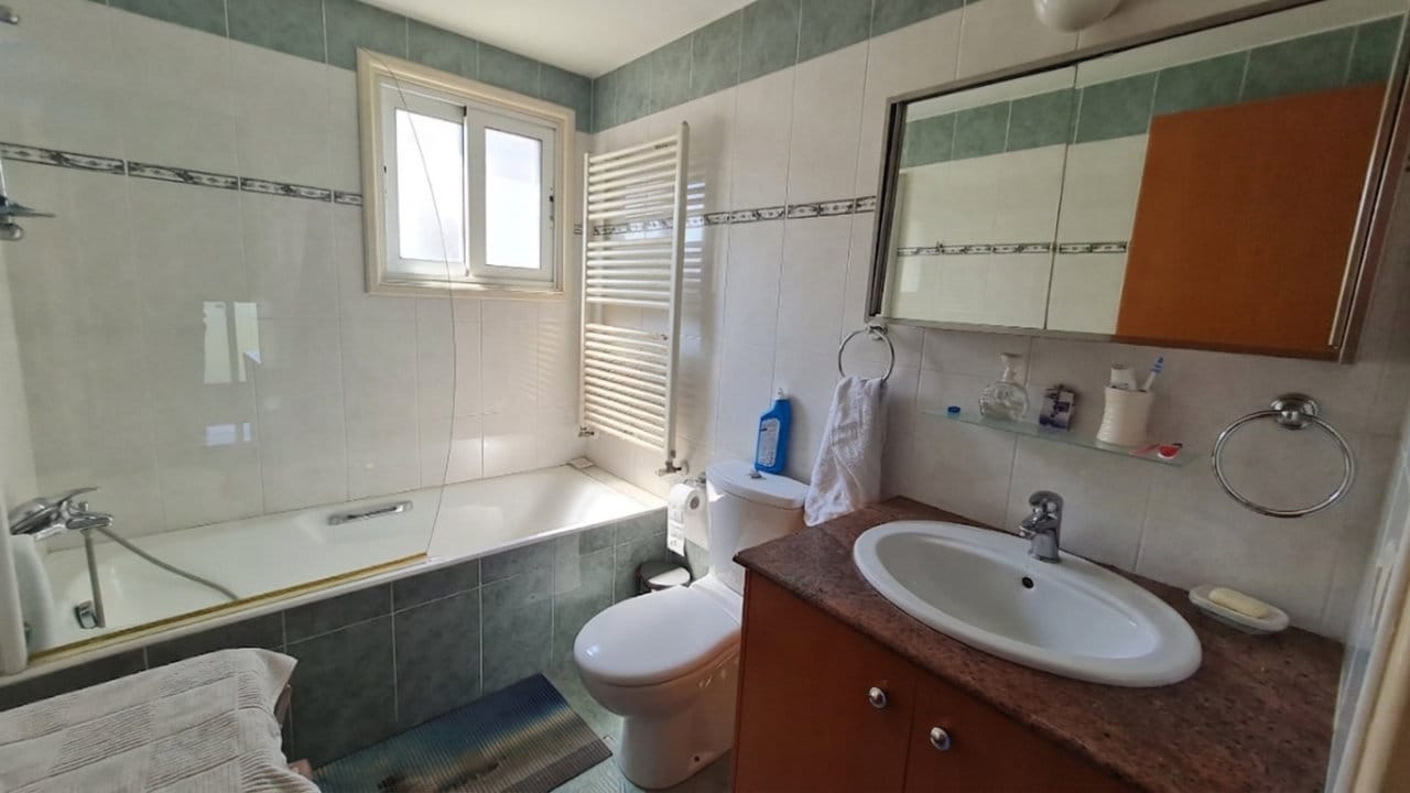 1502-18 Spacious 4 Bedroom Detached House