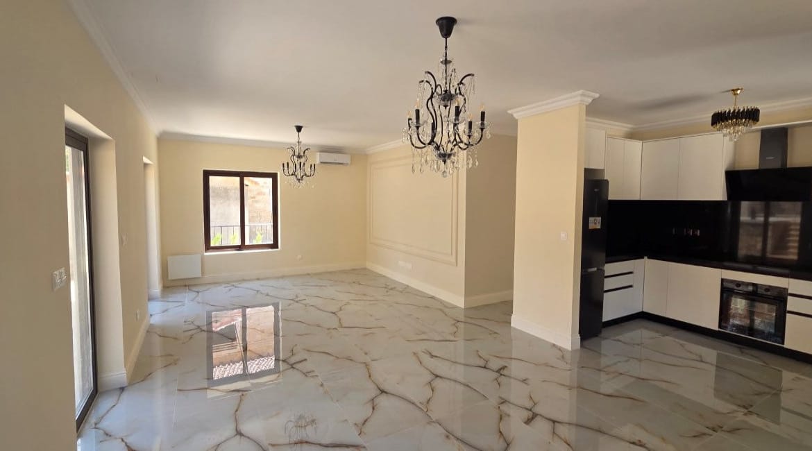Elegant 4 Bedroom Villa