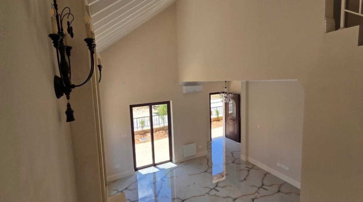 Elegant 4 Bedroom Villa