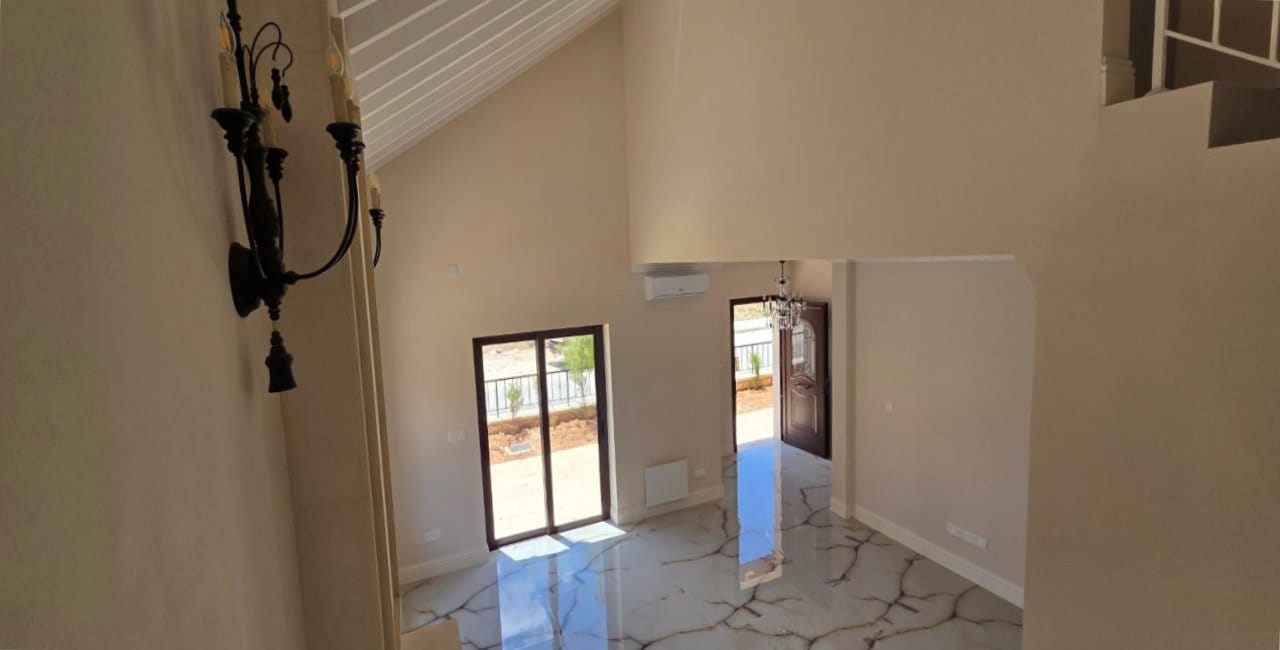 Elegant 4 Bedroom Villa