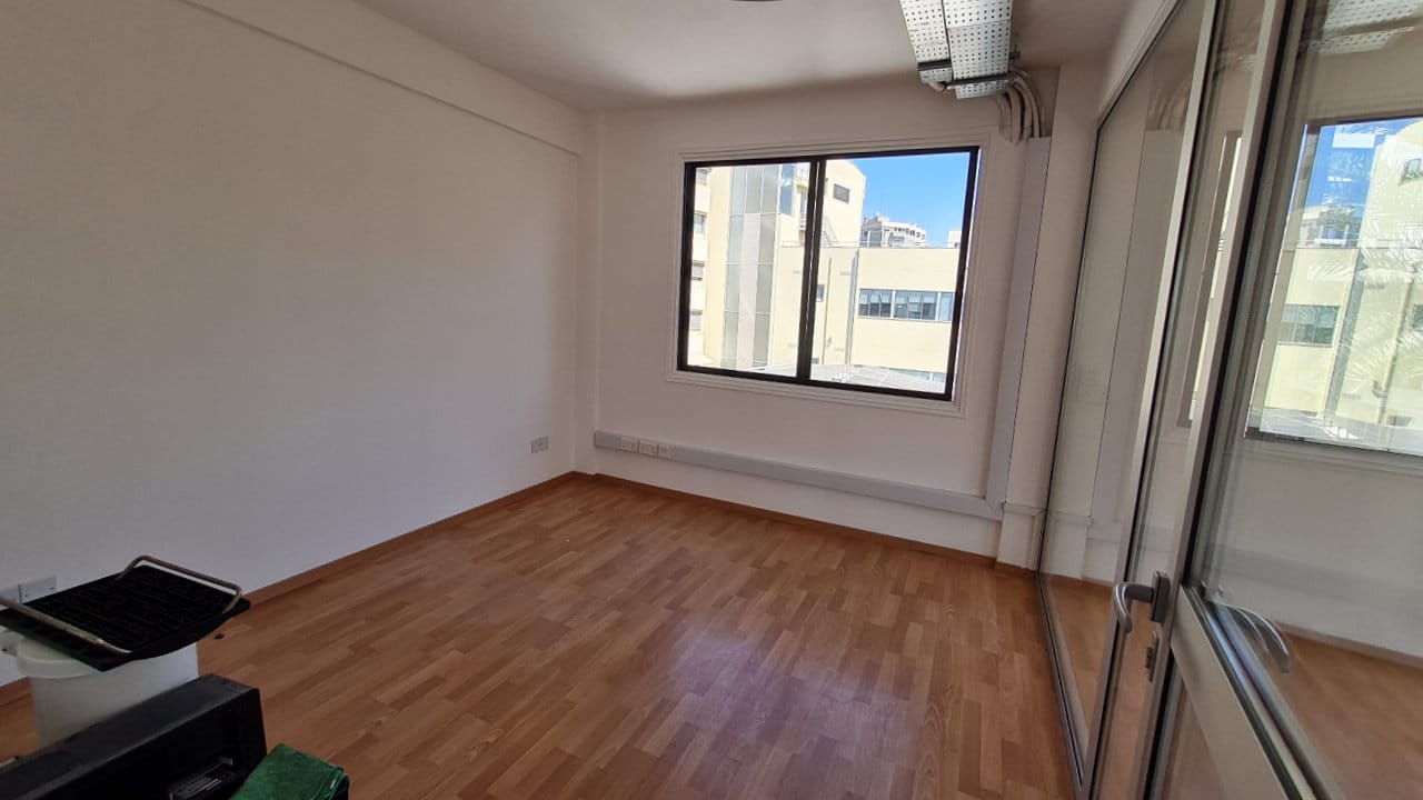 1527-1 Spacious Office For Rent | Nicosia City Centre