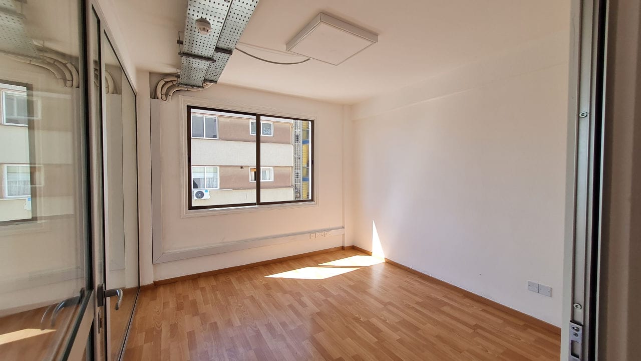 1527-6 Spacious Office For Rent | Nicosia City Centre