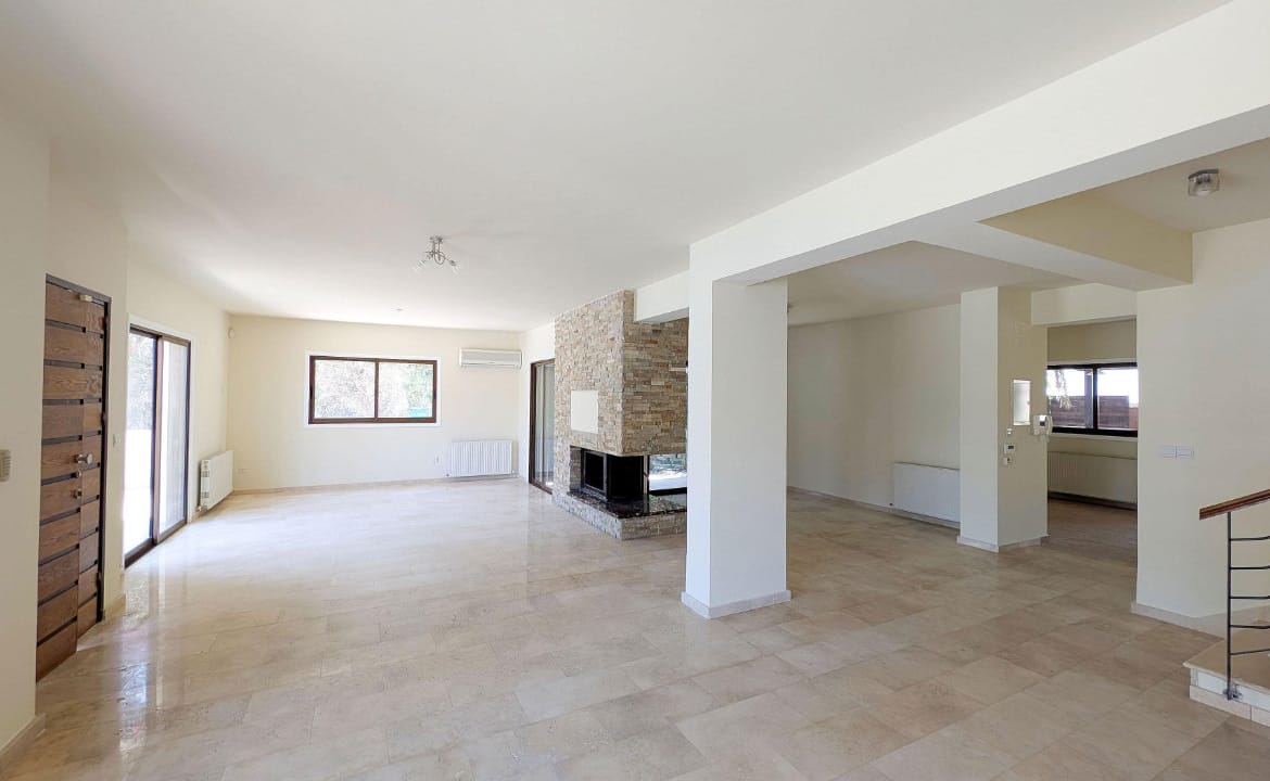 Spacious 4 Bedroom House | Strovolos, Nicosia