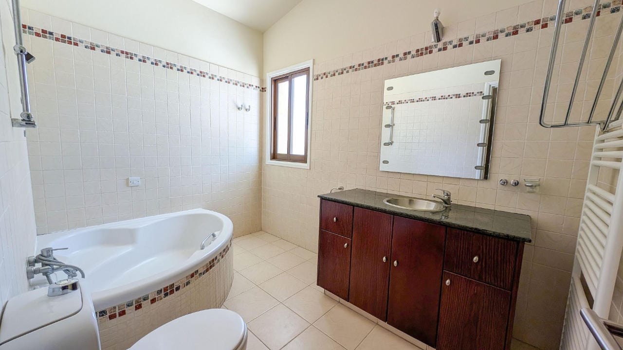 1549-13 Spacious 4 Bedroom House | Strovolos, Nicosia
