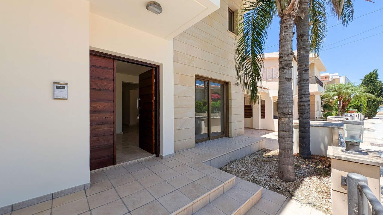 1549-16a Spacious 4 Bedroom House | Strovolos, Nicosia