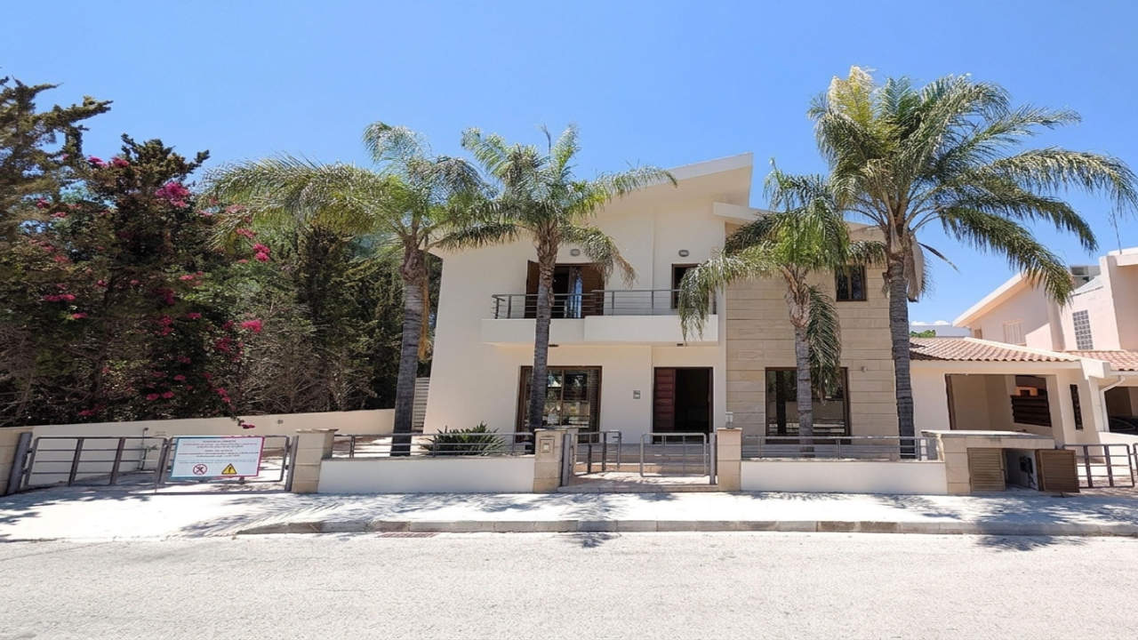 1549-19 Spacious 4 Bedroom House | Strovolos, Nicosia