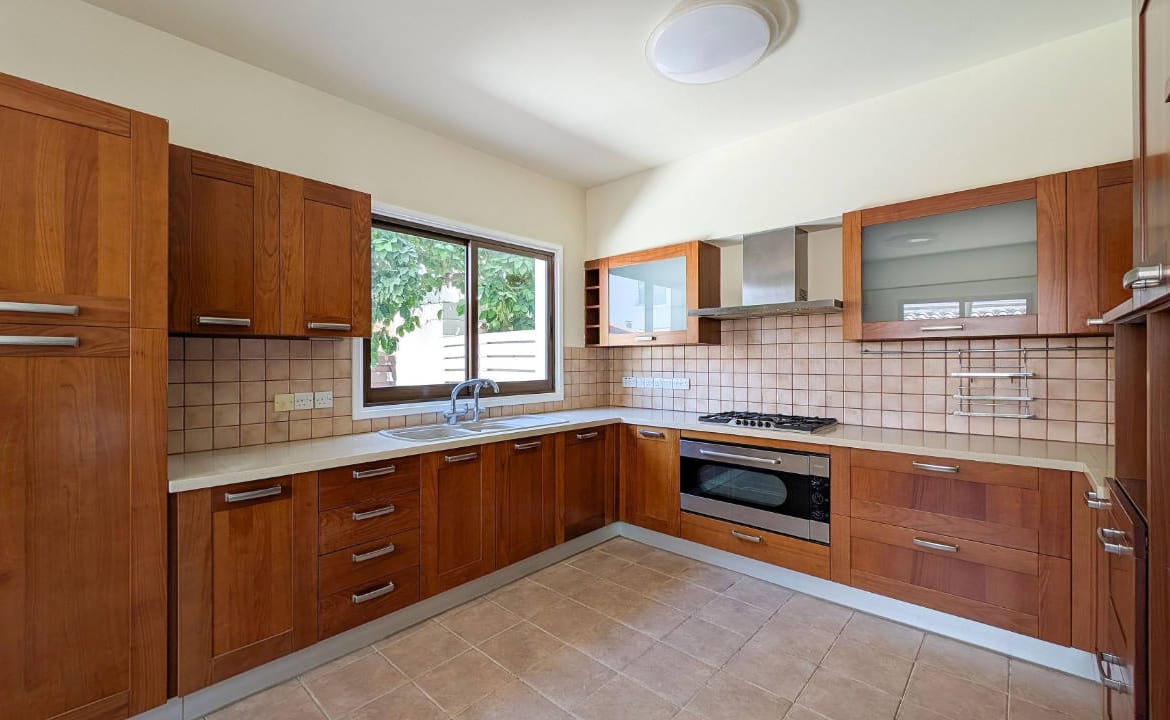 Spacious 4 Bedroom House | Strovolos, Nicosia