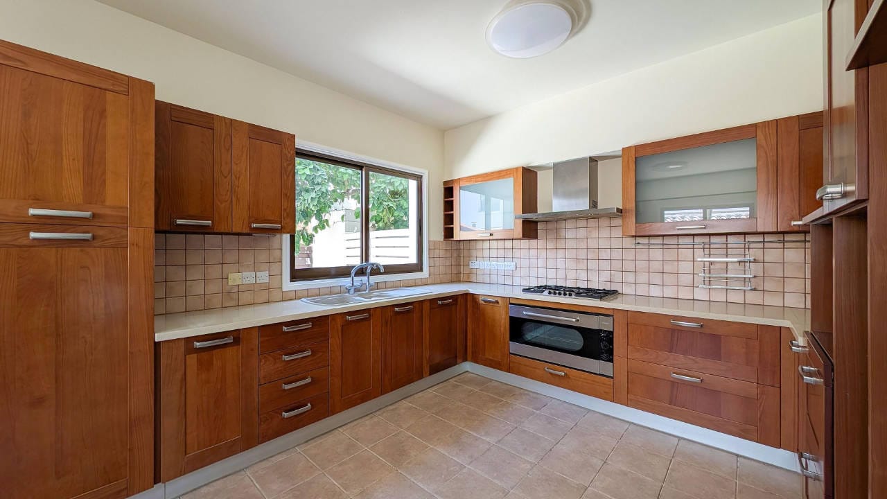 1549-5 Spacious 4 Bedroom House | Strovolos, Nicosia