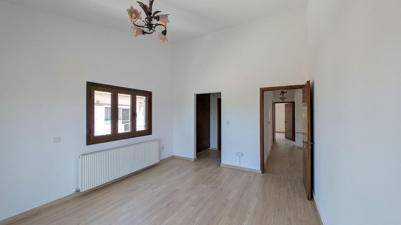 Charming 3 Bedroom Semi-Detached House 