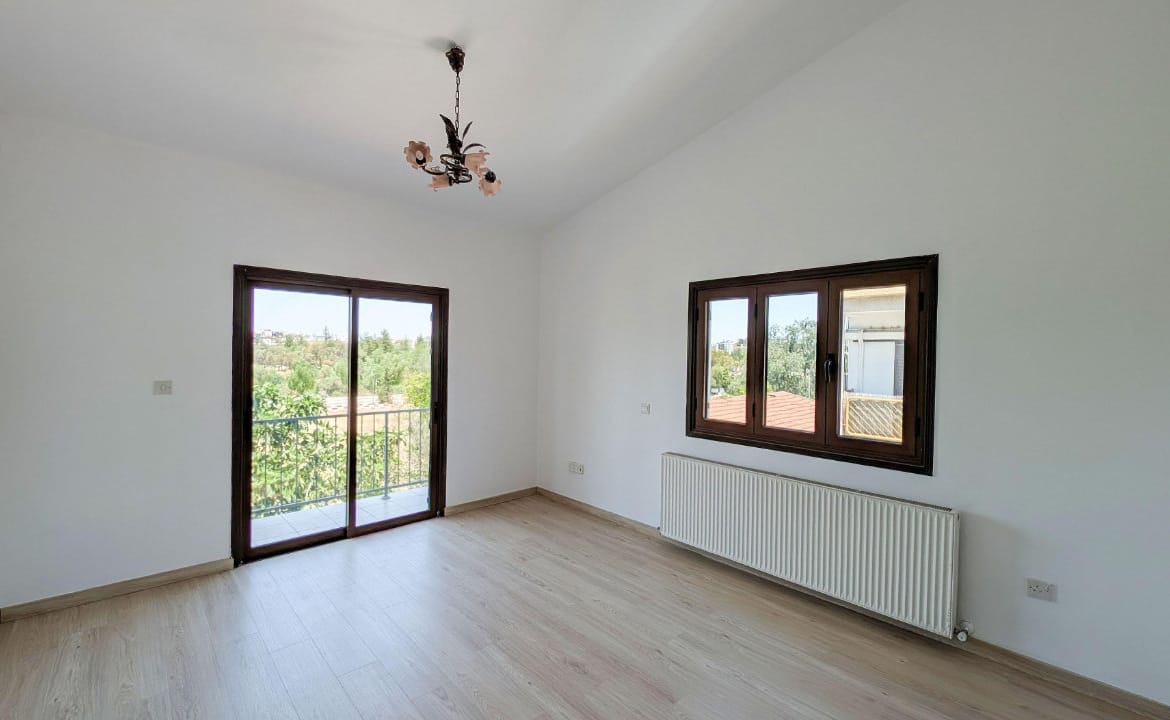 Charming 3 Bedroom Semi-Detached House 
