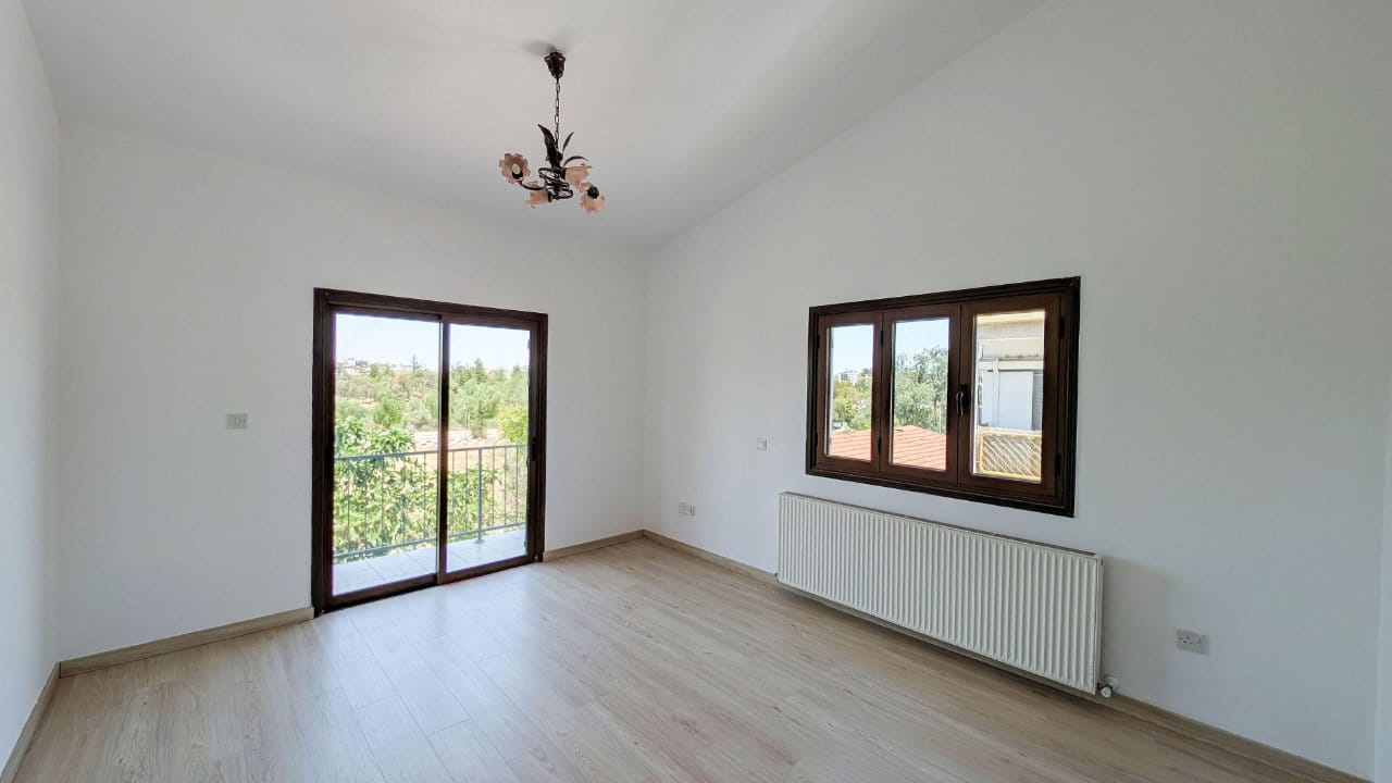 Charming 3 Bedroom Semi-Detached House 