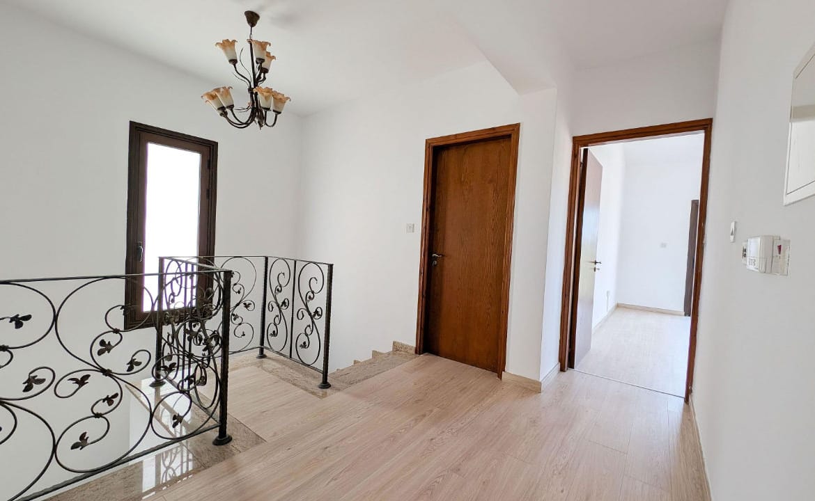 Charming 3 Bedroom Semi-Detached House 