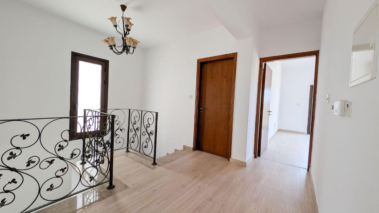 Charming 3 Bedroom Semi-Detached House 