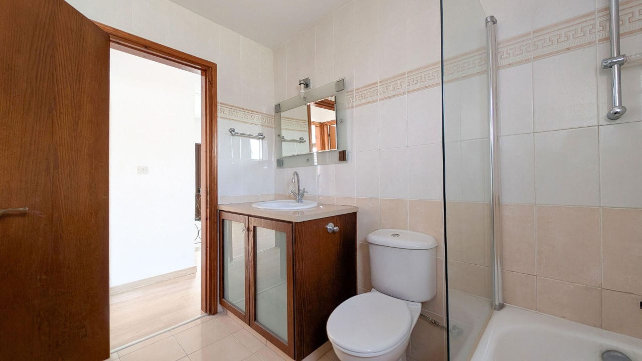 Charming 3 Bedroom Semi-Detached House 