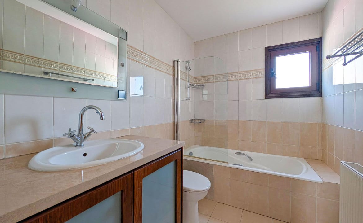 Charming 3 Bedroom Semi-Detached House 