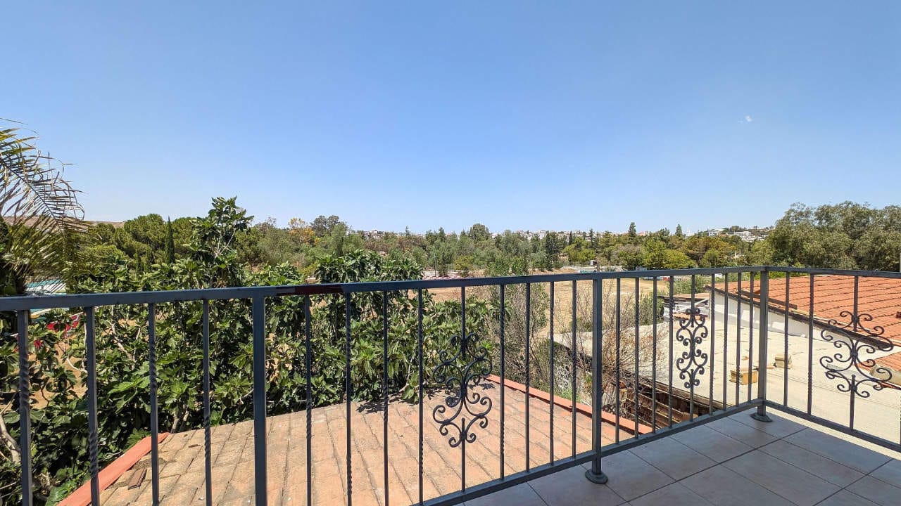 Charming 3 Bedroom Semi-Detached House 