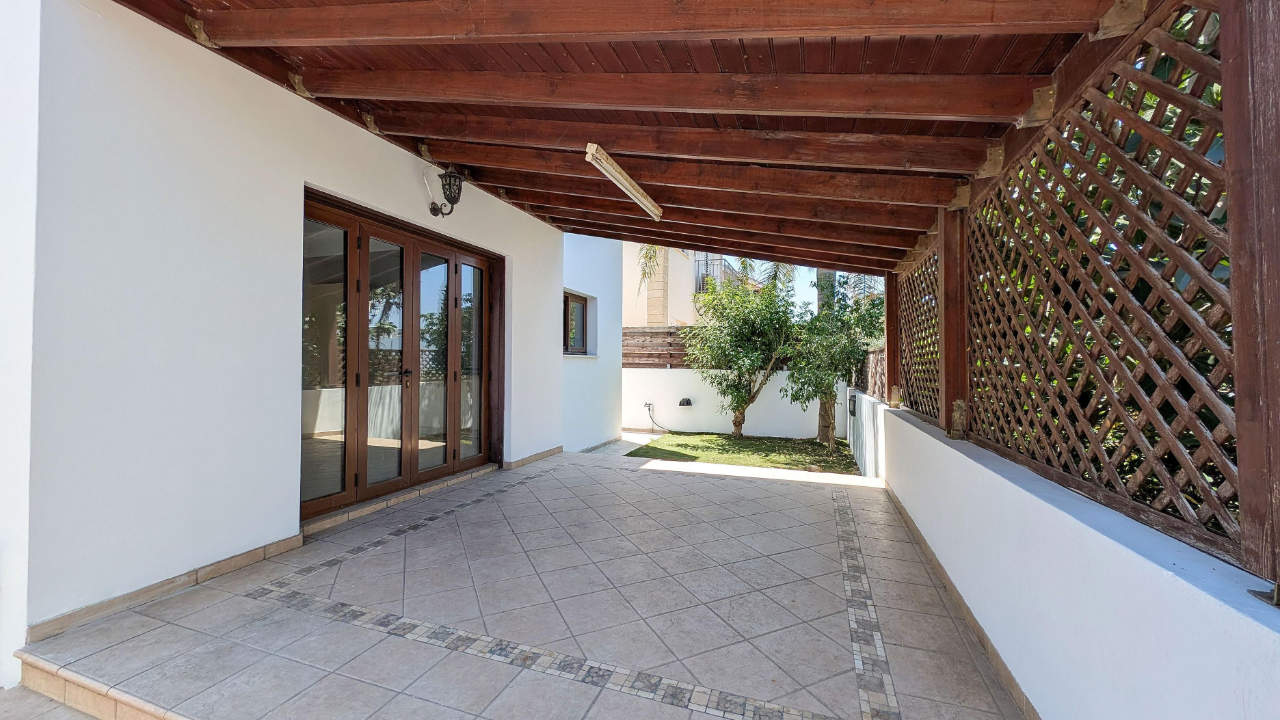 Charming 3 Bedroom Semi-Detached House 