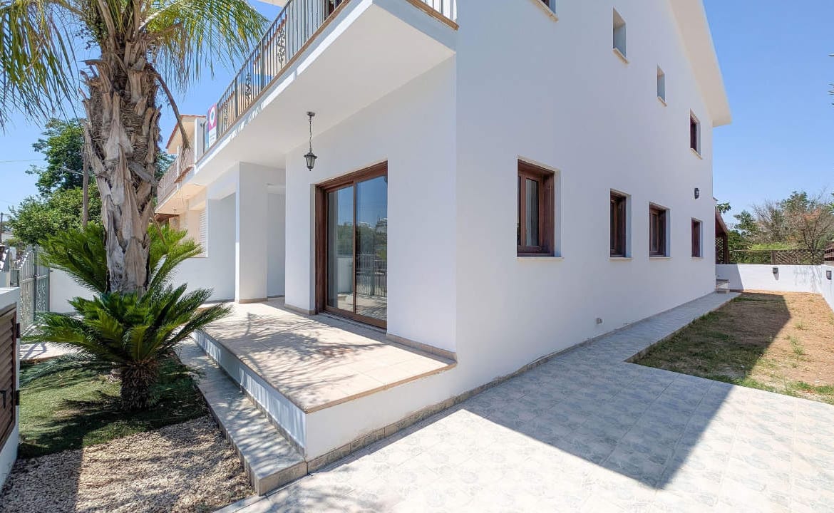 Charming 3 Bedroom Semi-Detached House 