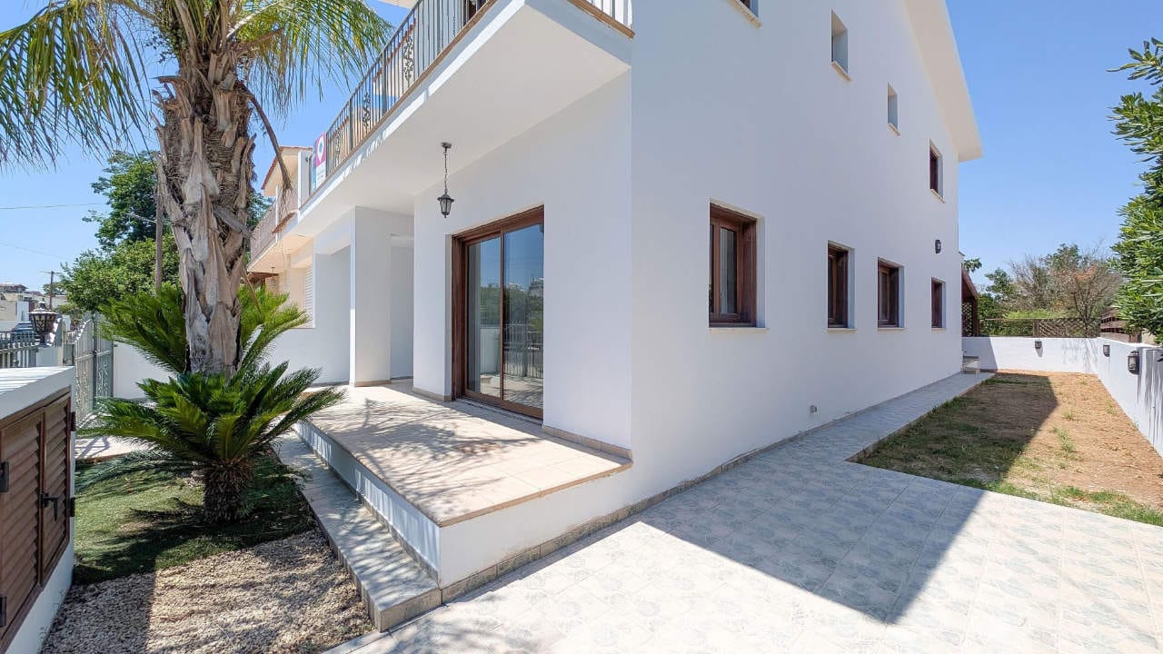 Charming 3 Bedroom Semi-Detached House 