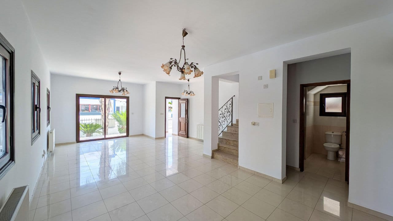 Charming 3 Bedroom Semi-Detached House 