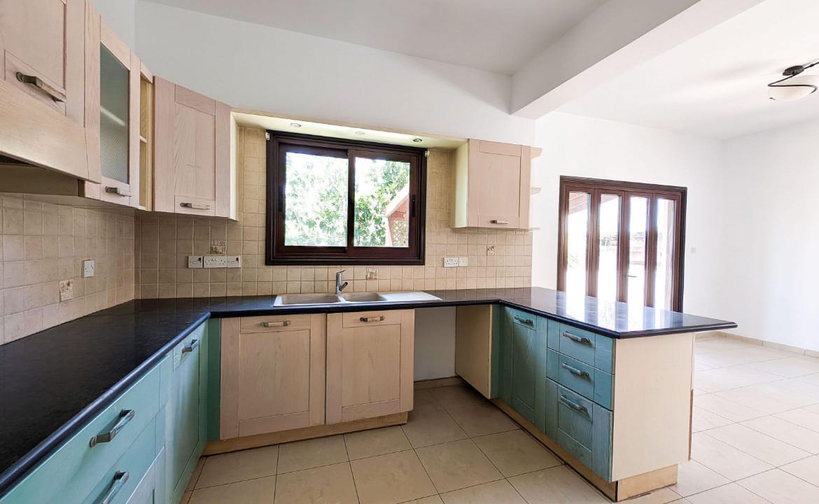 Charming 3 Bedroom Semi-Detached House 
