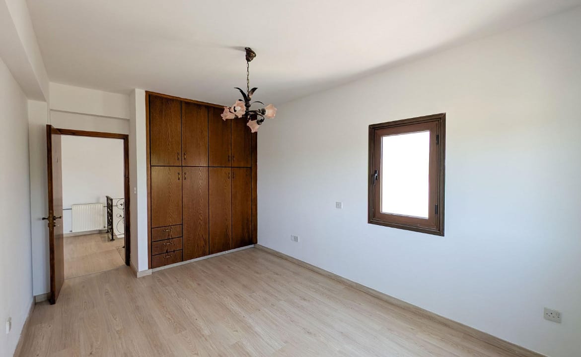 Charming 3 Bedroom Semi-Detached House 