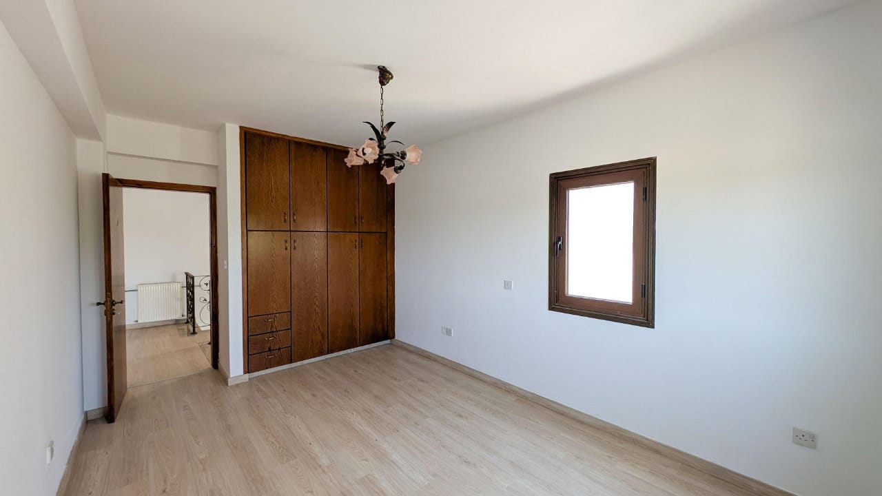 Charming 3 Bedroom Semi-Detached House 