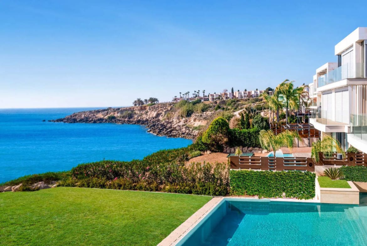 4 Bedroom Beachfront Villa | Chlorakas, Paphos
