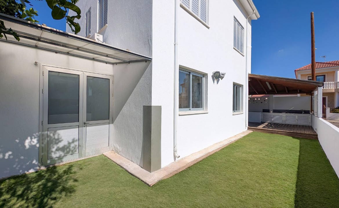Spacious 4 Bedroom House | Lakatamia, Nicosia