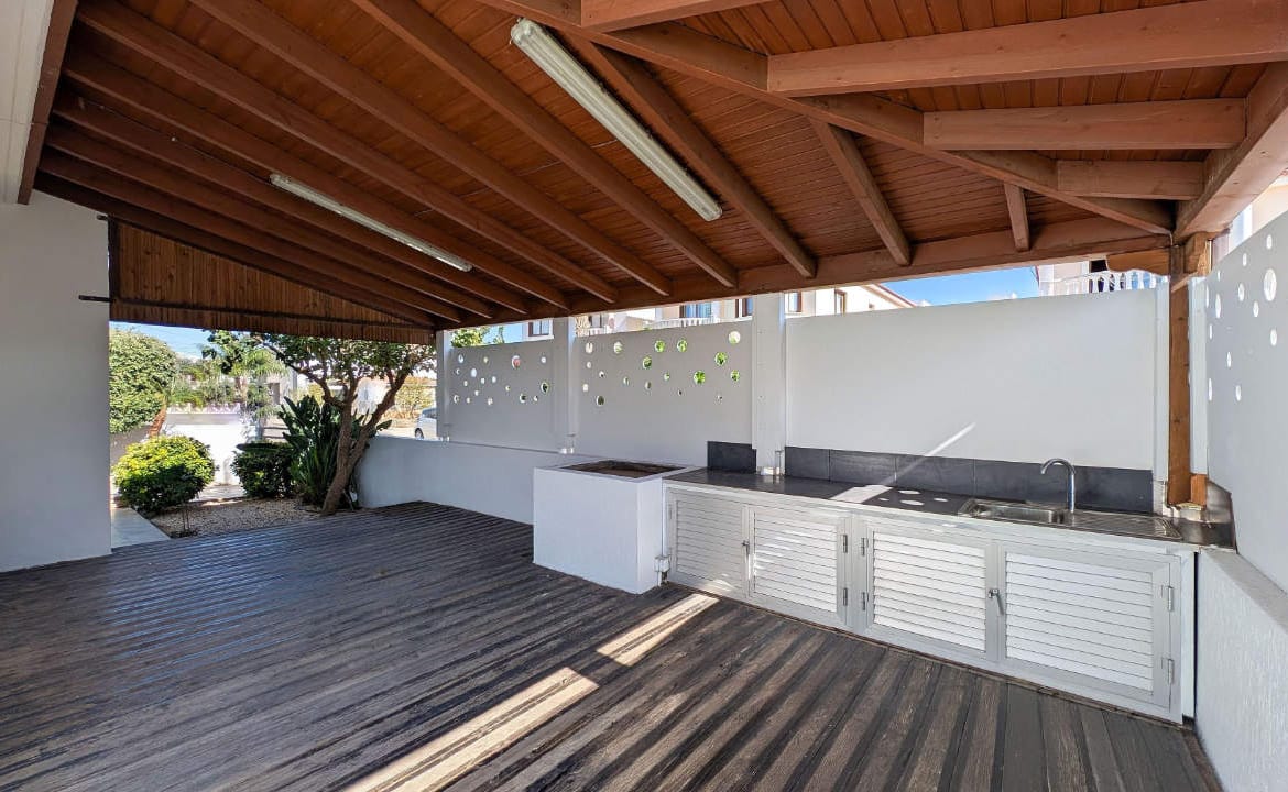 Spacious 4 Bedroom House | Lakatamia, Nicosia